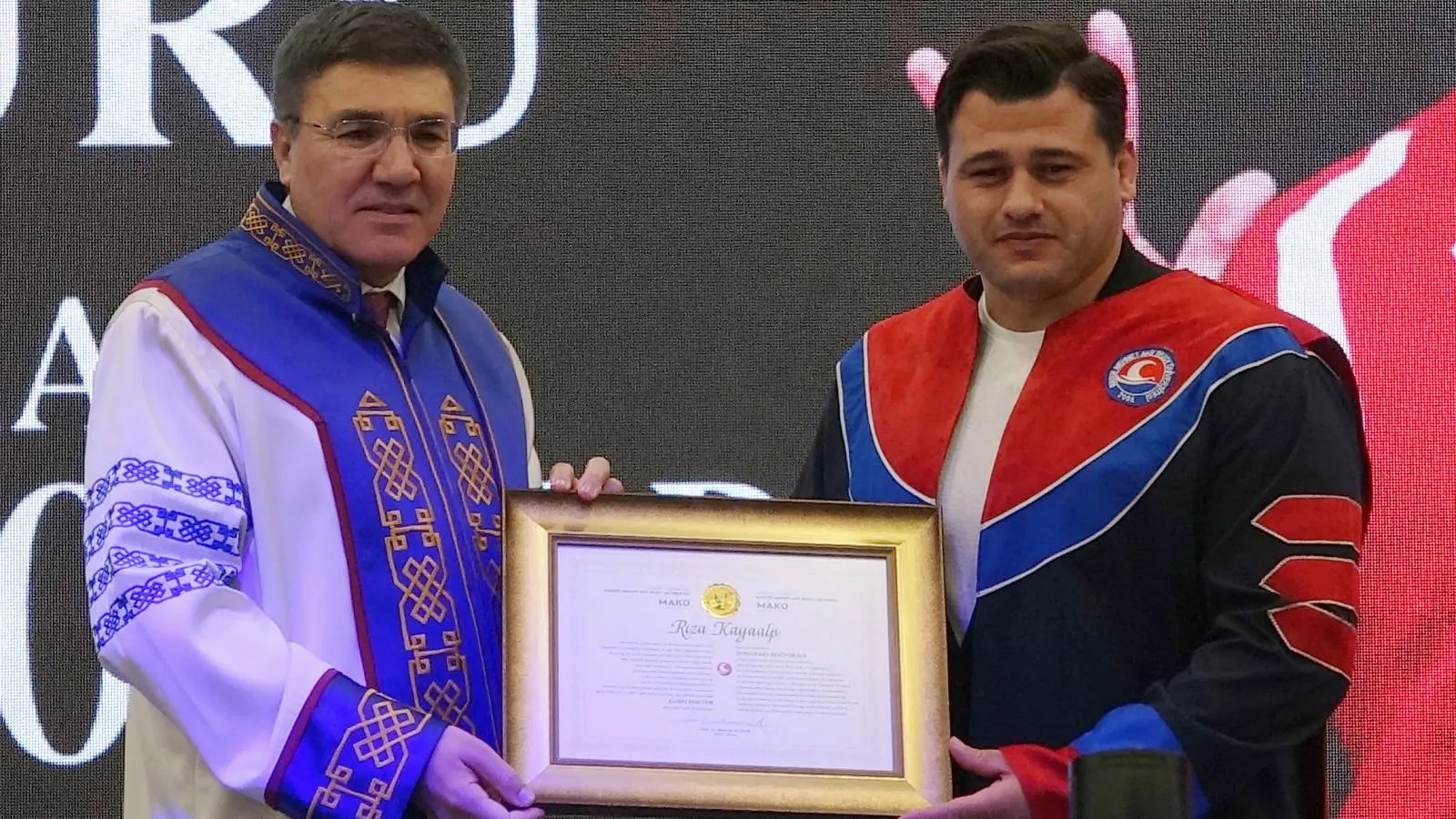Milli güreşçi Rıza Kayaalp'e fahri doktora unvanı