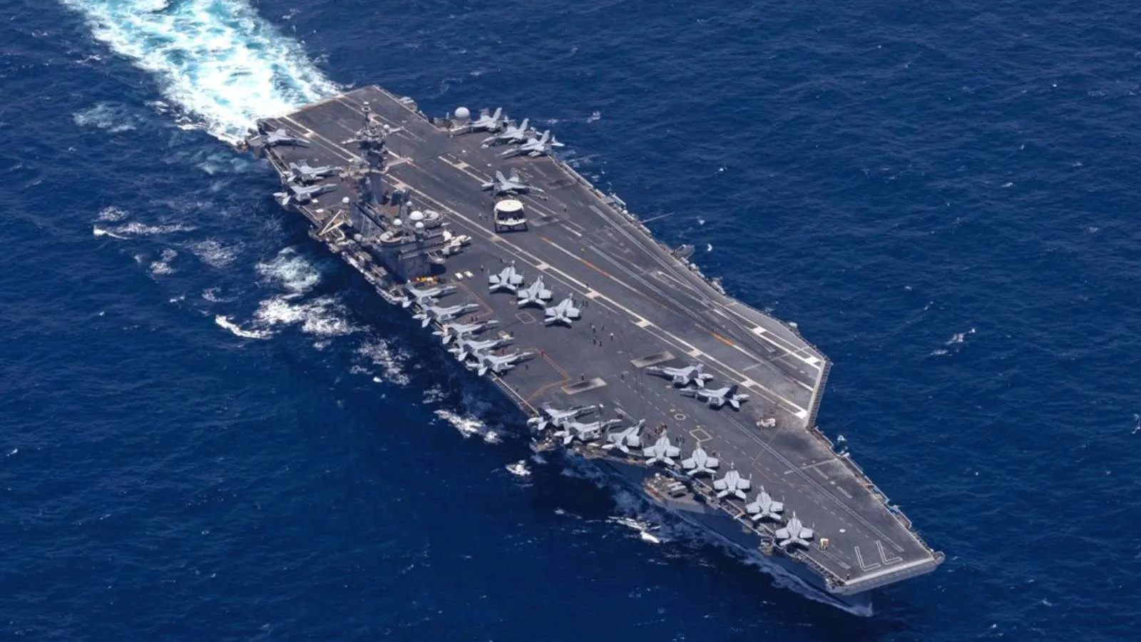 CENTCOM: USS George H.W. Bush uçak gemisi, Özgürlük Projesi kapsamında Arap Denizi’nden geçiyor