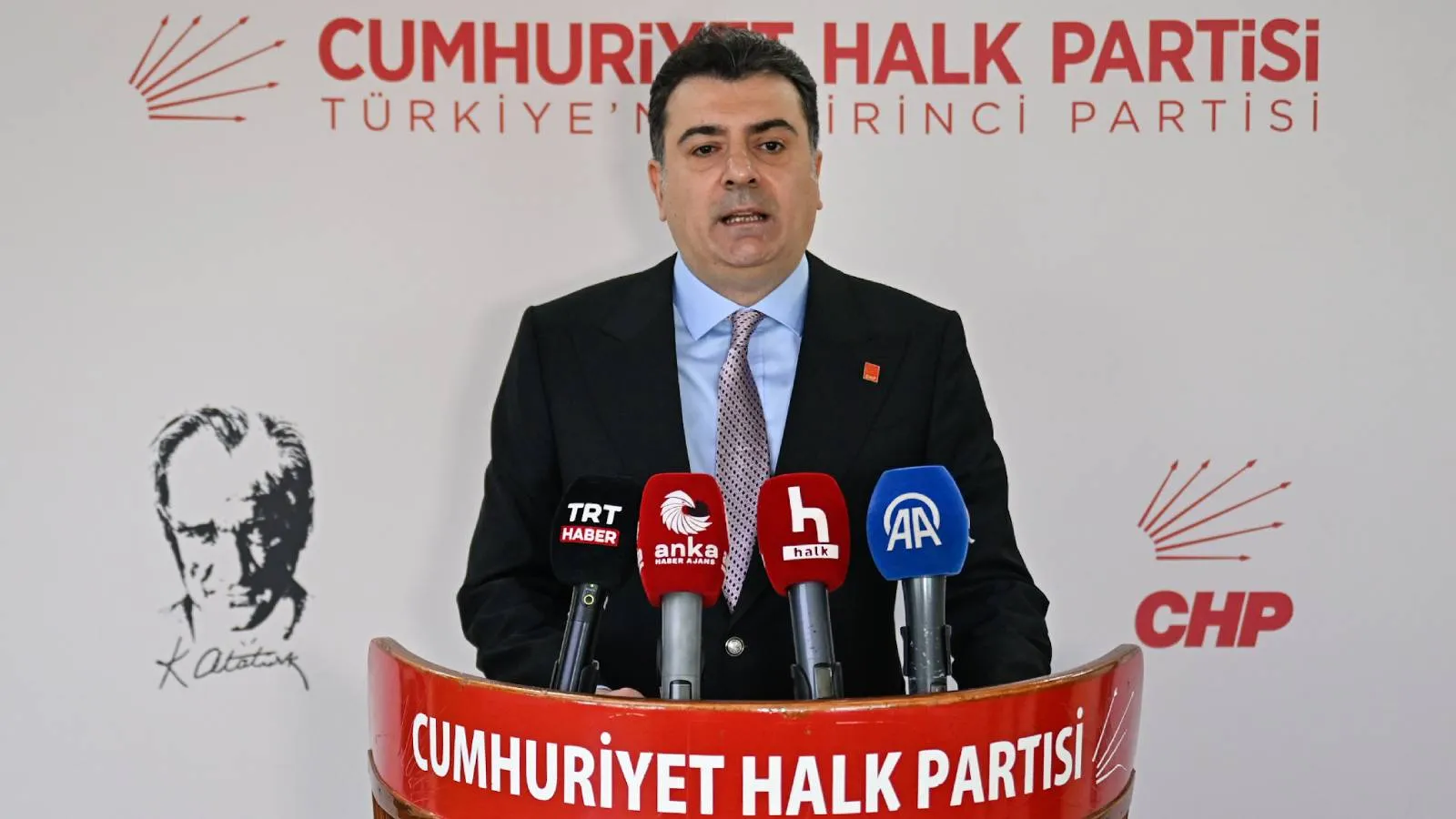 Özgür Özel liderliğindeki CHP'nin Sözcüsü Zeynel Emre: Kurultay yapılmazsa seçime girilemez