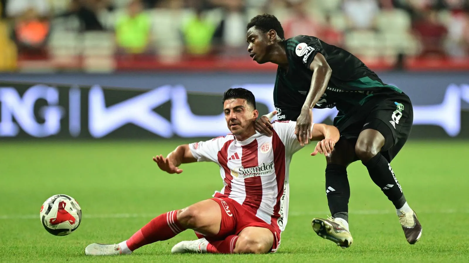 Süper Lig'de küme düşen son takım belli oldu!