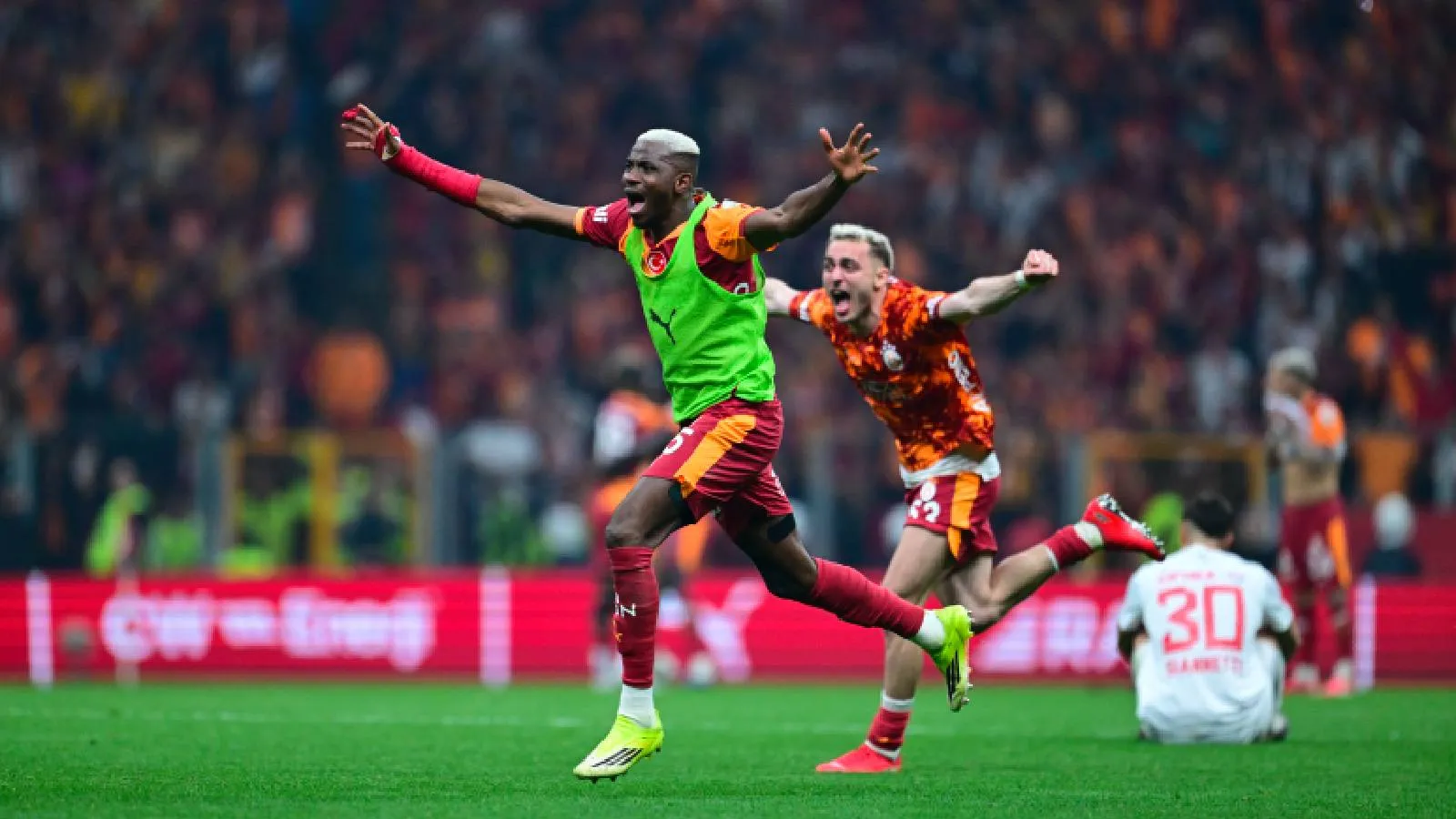 Osimhen'den gelecek sezon için rakiplerine gözdağı: Dünyadaki bütün Galatasaraylı taraftarlarını mutlu etmek istiyorum