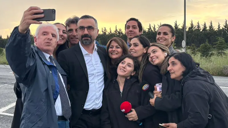 Tahliye edilen gazeteci Alican Uludağ'dan açıklama: Tek silahımız olan kalemi asla elimizden düşürmeyeceğiz