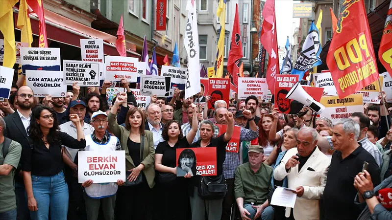 Taksim Meydanı ve İstiklal Caddesi kapatıldı, Gezi Parkı eylemlerinin 13. yılında açıklama yapıldı: Bu direniş, yolumuzu aydınlatmaya devam ediyor!