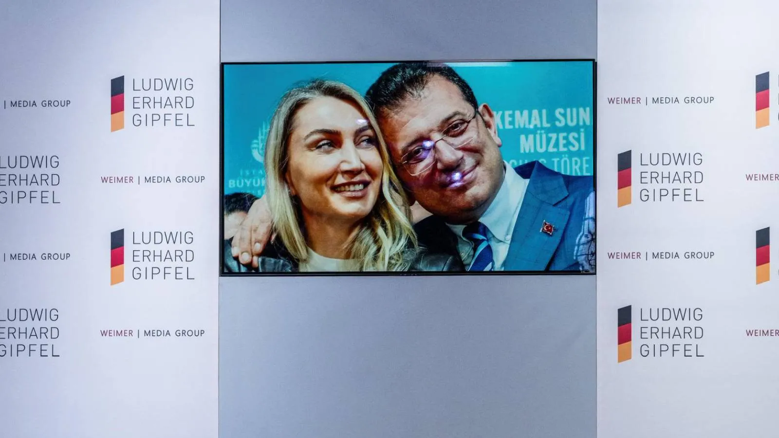 Almanya’da Ekrem ve Dilek İmamoğlu’na “Özgürlük Savaşçısı’’ ödülü