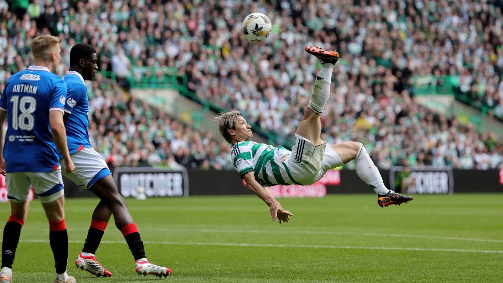 Zirvede çarşı pazar karıştı: Celtic, Rangers'ı devirdi; Hearts'la puan farkı 1'e indi