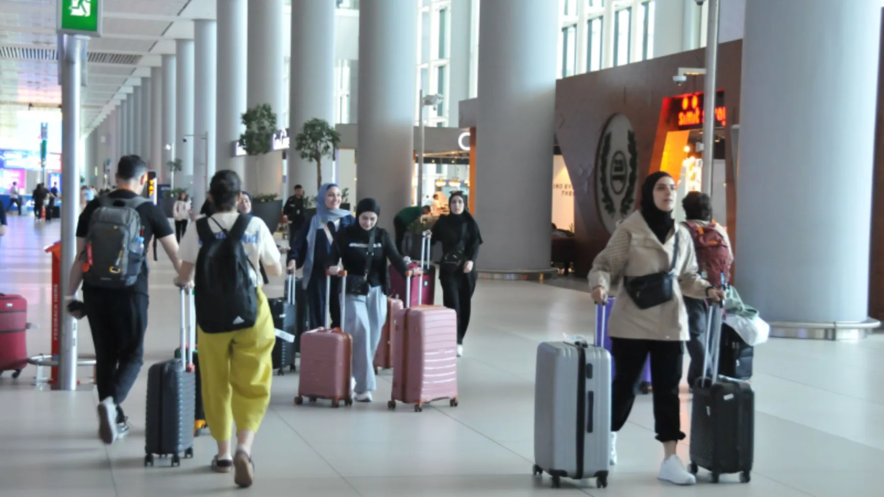 Tatilcilerin dönüşü başladı: İstanbul’daki havalimanlarında 2 bin 470’in üzerinde uçuş bekleniyor!