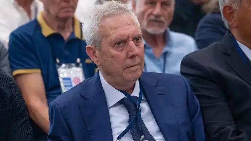 Aziz Yıldırım Fenerbahçe başkanlığına adaylığını açıkladı, diğer adaylara birleşme çağrısı yaptı
