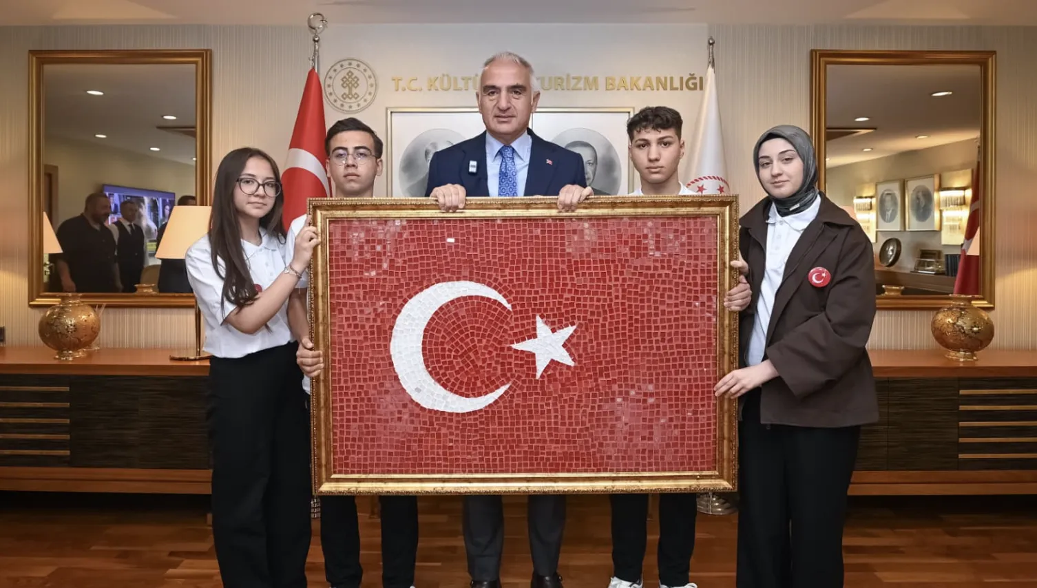 Bakan Ersoy, 19 Mayıs’ta genç sanatçıları ağırladı