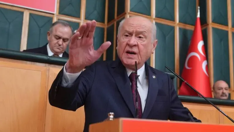 Devlet Bahçeli'den Özgür Özel'e tepki: Partisine yönelik iddiaların üzerine gitmektense üstünü örtmeyi yeğleyen birisi Atatürk’ün mirasçısı ve Türk gençliğinin öncüsü olamaz