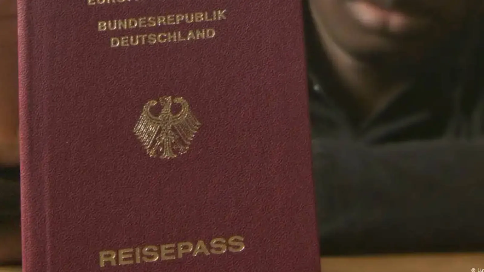 Rekor sayıda kişiye Alman pasaportu verildi