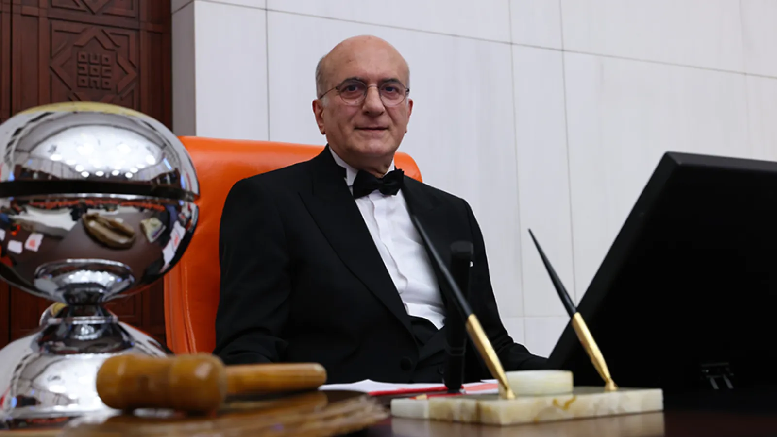 TBMM Başkanvekili Tekin Bingöl'den kadın vekiller çağrısı: Aşağılayan, hedef gösteren ve onurlarını zedeleyen bir dilin meşrulaştırılmasına müsaade etmem!