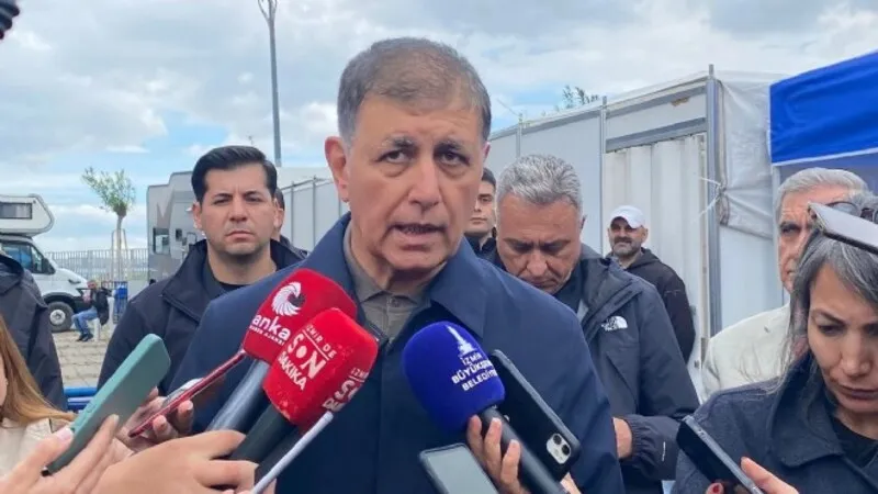 Cemil Tugay’a 1 Mayıs alanında işçilerden protesto: Konuşma yapmadan ayrıldı!