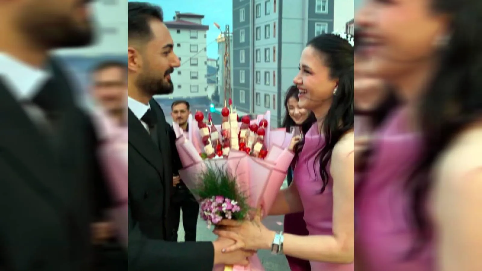 Kahramanmaraş'ta 'kız isteme' merasiminde çiçek yerine 'kebap buketi'