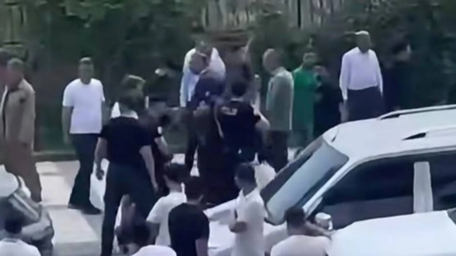 Şırnak'ta iki aile arasında çıkan taşlı, sopalı ve bıçaklı kavgada 8 kişi yaralandı