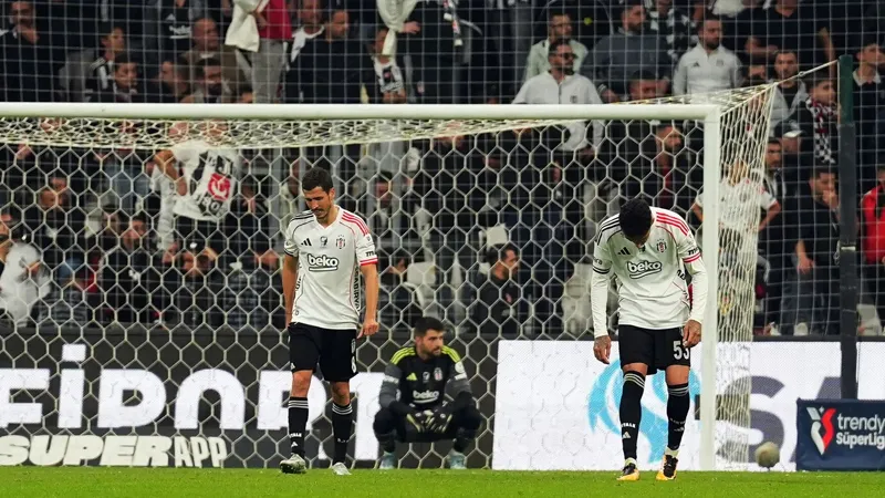 Beşiktaş'ın kahır sezonu; 34 futbolcu gönderildi, 19 transfer yapıldı, elde var sıfır!