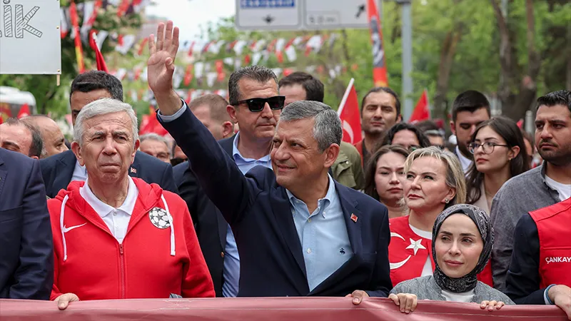 Özgür Özel: 'Genç lider' değilim; ben dâhil Türkiye’de siyaset çok yaşlı