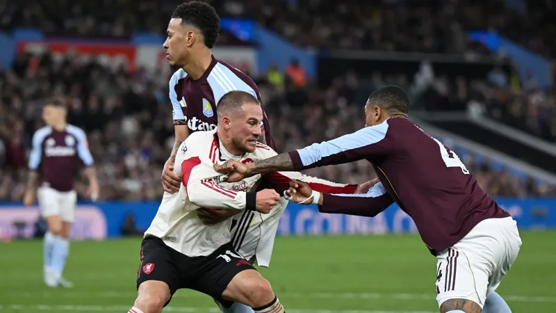 Aston Villa, Liverpool'u 4'ledi; Şampiyonlar Ligi'ni garantiledi