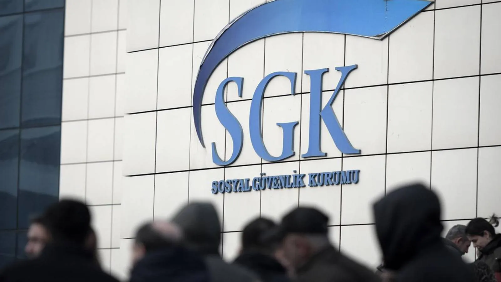 SGK’ya devlet katkısı bitiyor: Transfer ihtiyaç oldukça yapılacak, SGK 'batık kurum' olarak gösterilecek, talepler daha kolay geri çevrilecek