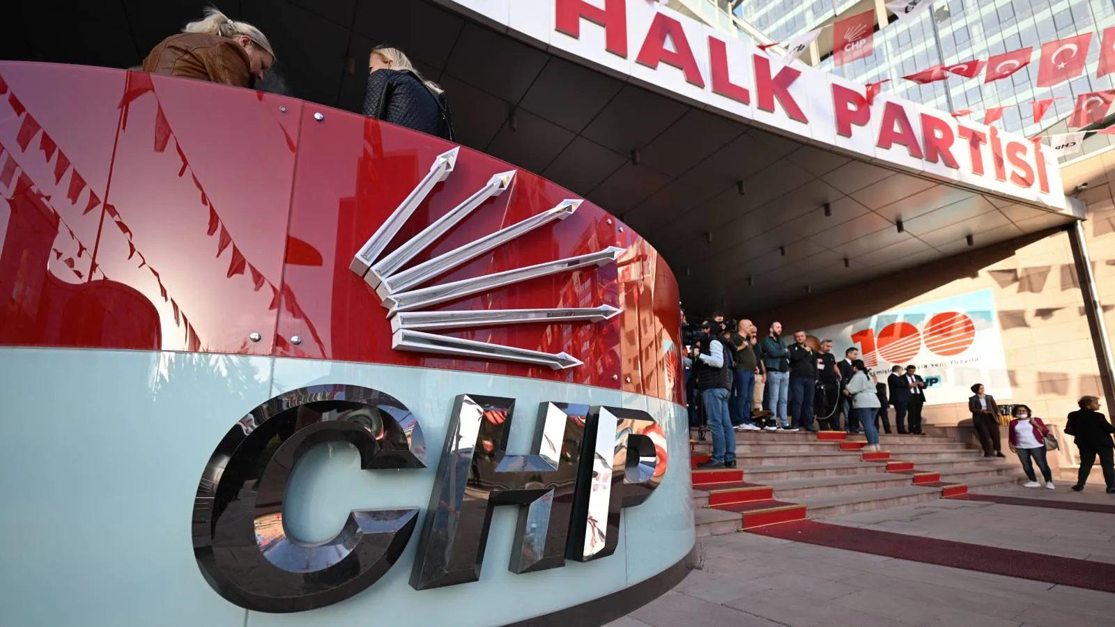 RT @t24comtr: CHP Genel Merkezi'nde çalışan 24 kişi işten çıkarıldı