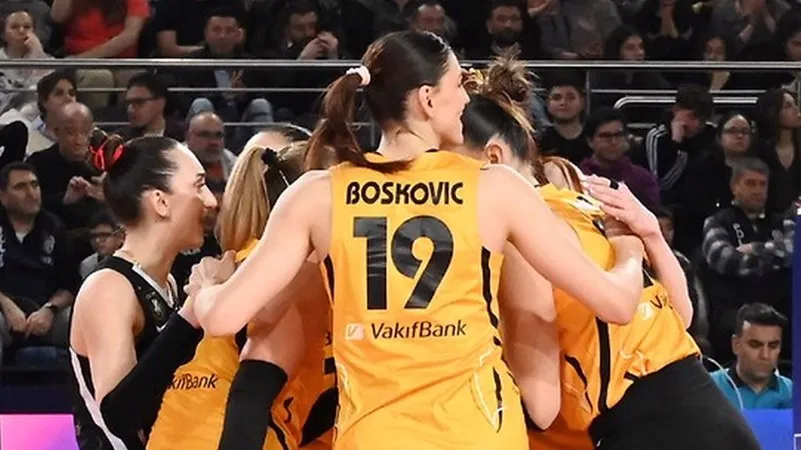 RT @T24spor: Vakıfbank, 2-0 geriye düştüğü maçta Imoco'yu devirdi, CEV Şampiyonlar Ligi'nde finale yükseldi