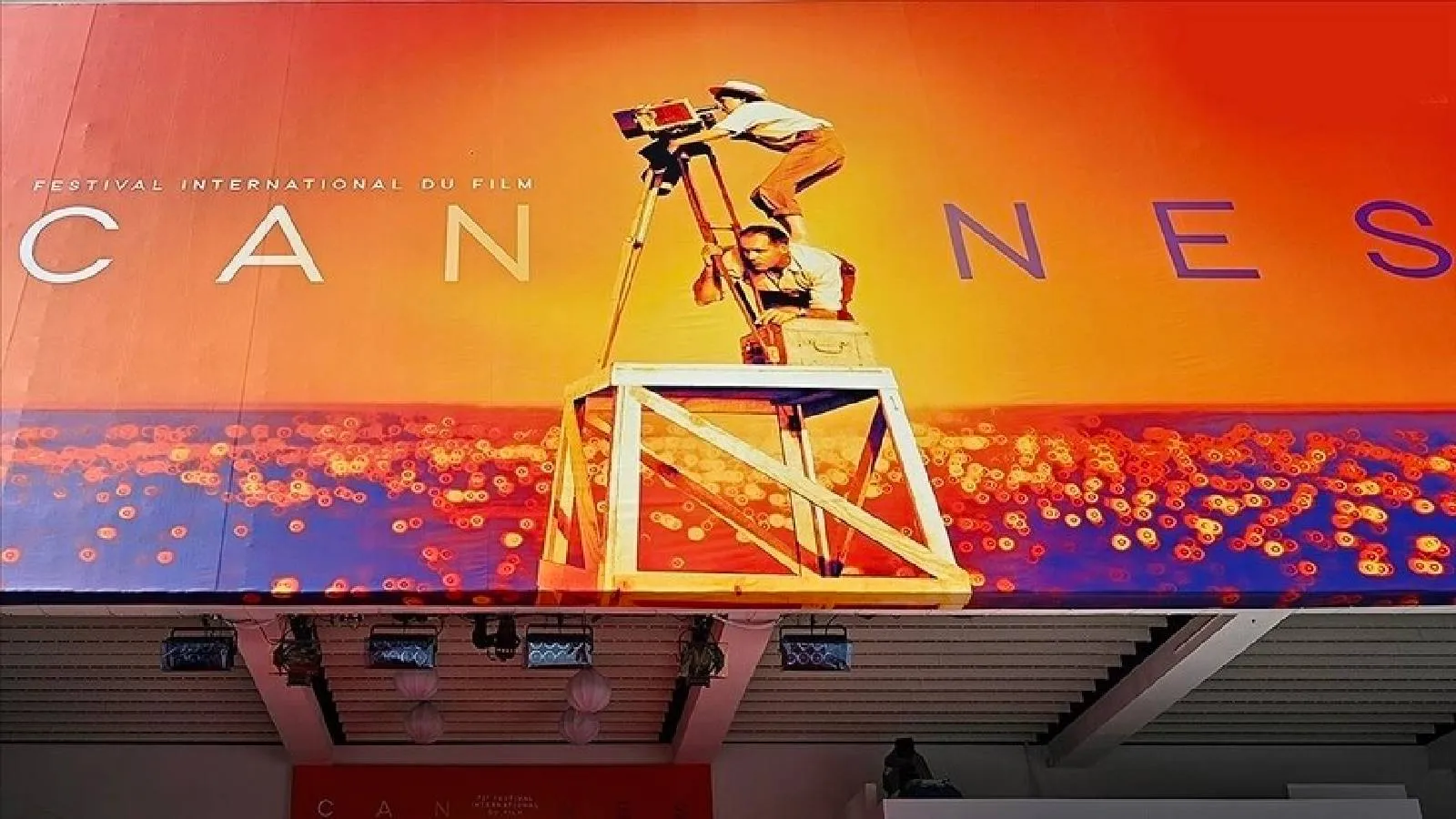 79. Cannes Film Festivali devam ediyor: Kırmızı halıda ünlüler geçidi ...