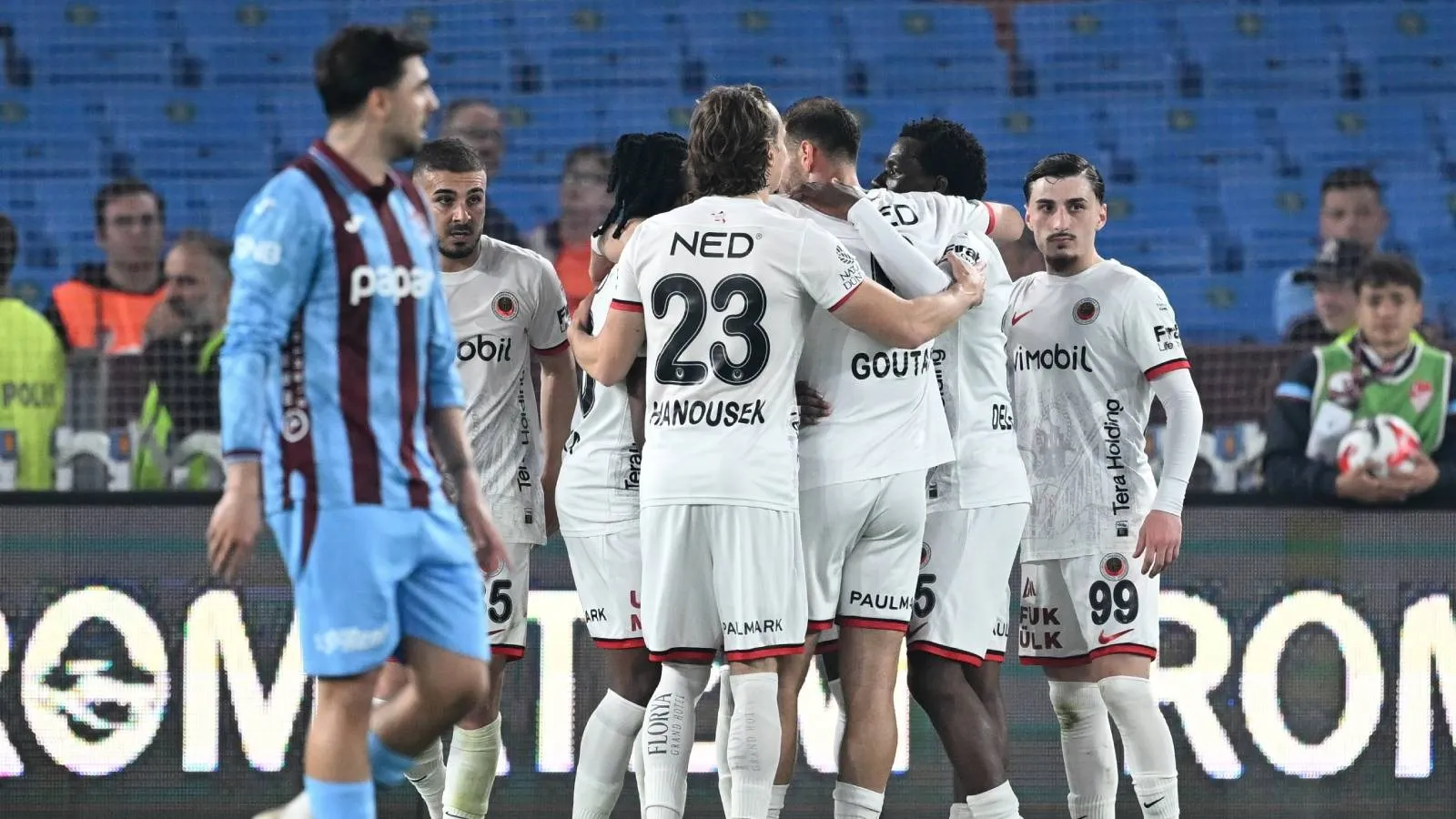 Gençlerbirliği sezonu 3 golle kapadı, Trabzonspor evinde yıkıldı