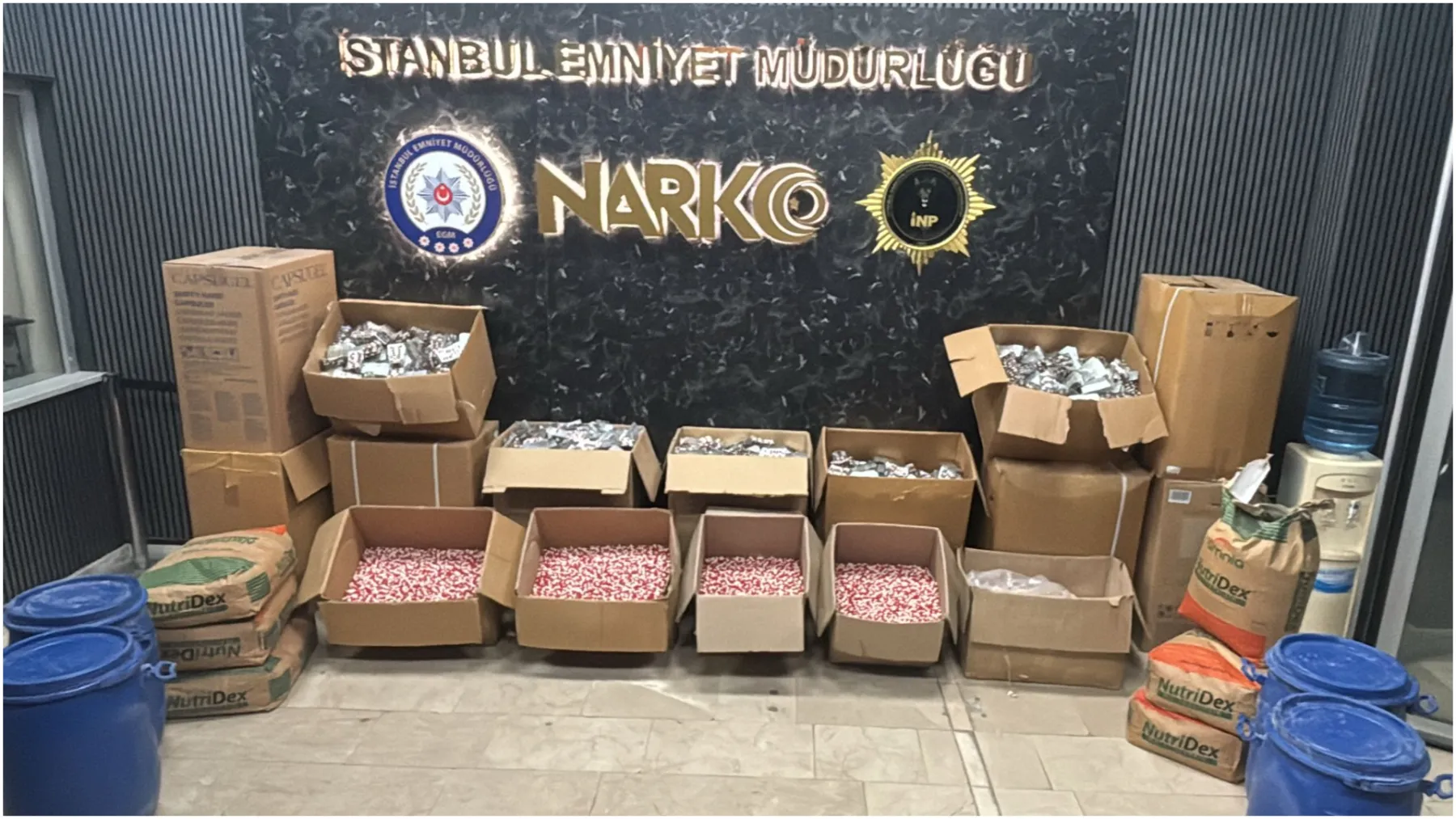 İstanbul’da uyuşturucu operasyonu: Üretim makinaları ve 1 milyon hap ele geçirildi!