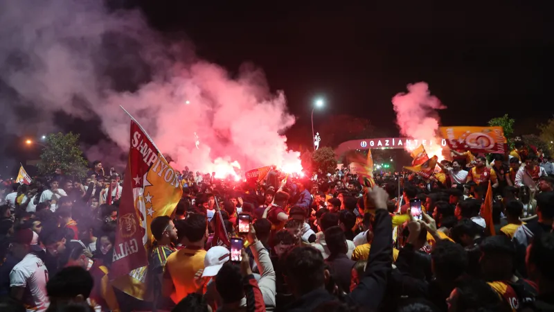 Galatasaray'ın 26. şampiyonluğu, ülkenin dört bir yanında coşkuyla kutlanıyor