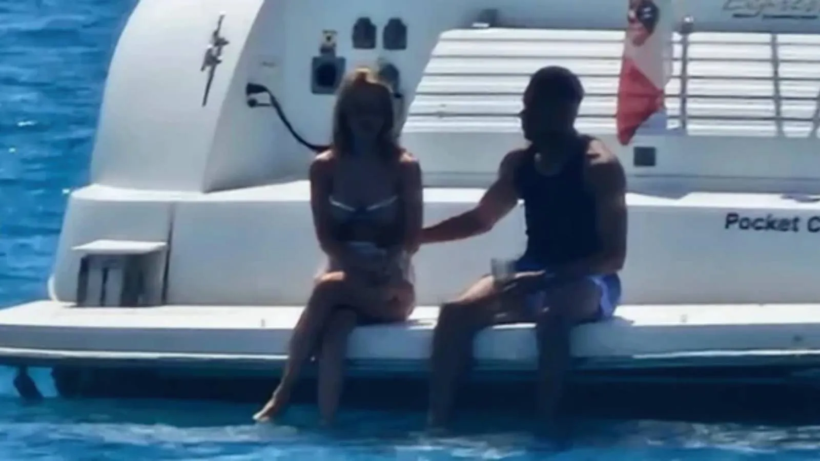 Real Madrid'de kriz: Sakatlığı bulunan Mbappe, Ester Exposito ile tatile çıktı