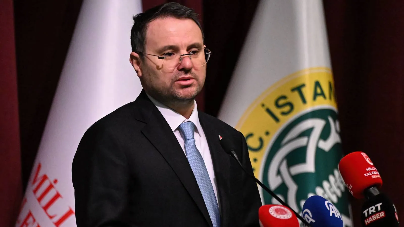 Adalet Bakanı Gürlek: Görevleri başında şehadete yürüyen polislerimize yönelik menfur saldırıyı lanetliyorum