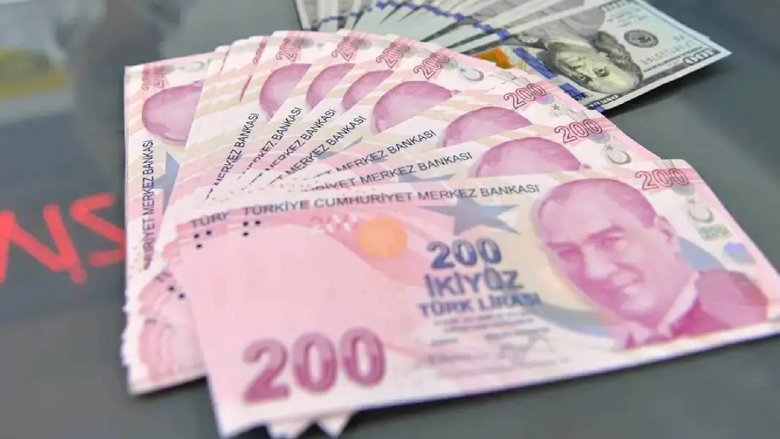 Dünün 200 lirası bugün sadece 8 lira ediyor