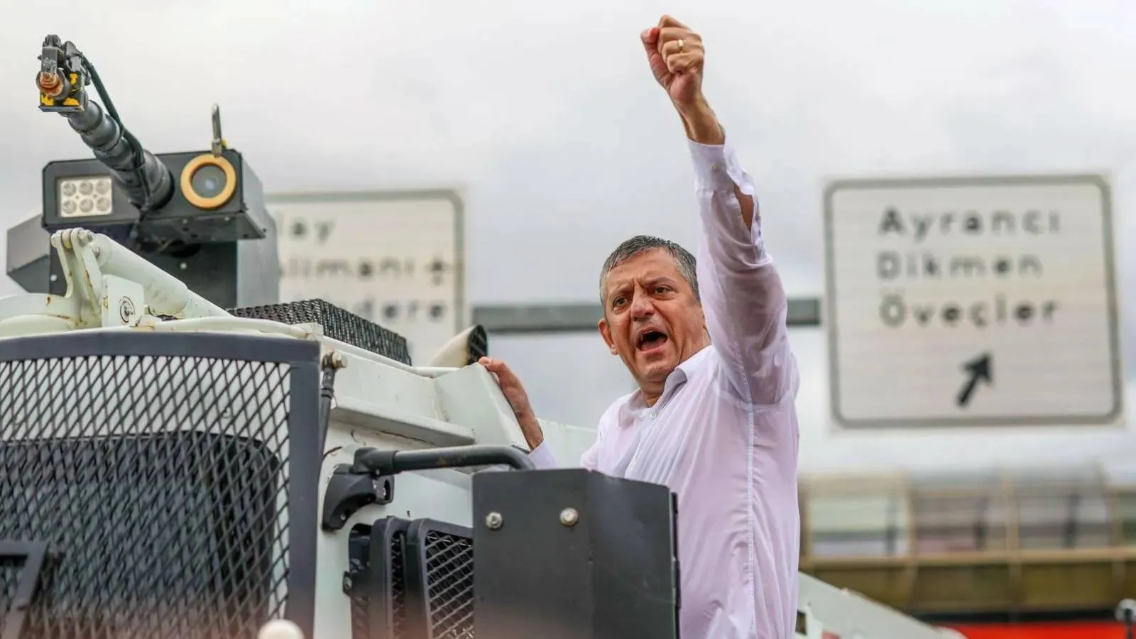 Özgür Özel, halka bayramlaşacak: Makamlar sizin, sokaklar, parklar, meydanlar bizim!