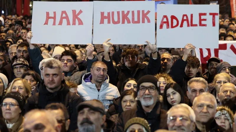 Prof. Jenny White: CHP, seçmeni iktidara geldiğinde sosyal desteği sürdüreceğine tam olarak ikna edemedi; en ikna edici İmamoğlu'ydu ancak İstanbul odağında, sınırlı kaldı