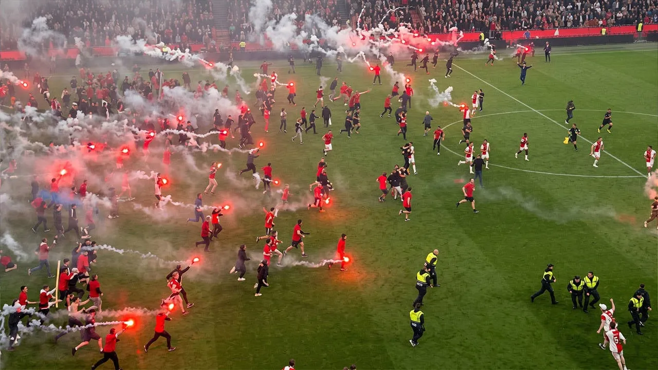 Çekya'da olaylı derbi: Şampiyonluk gecesi kabusa dönüştü
