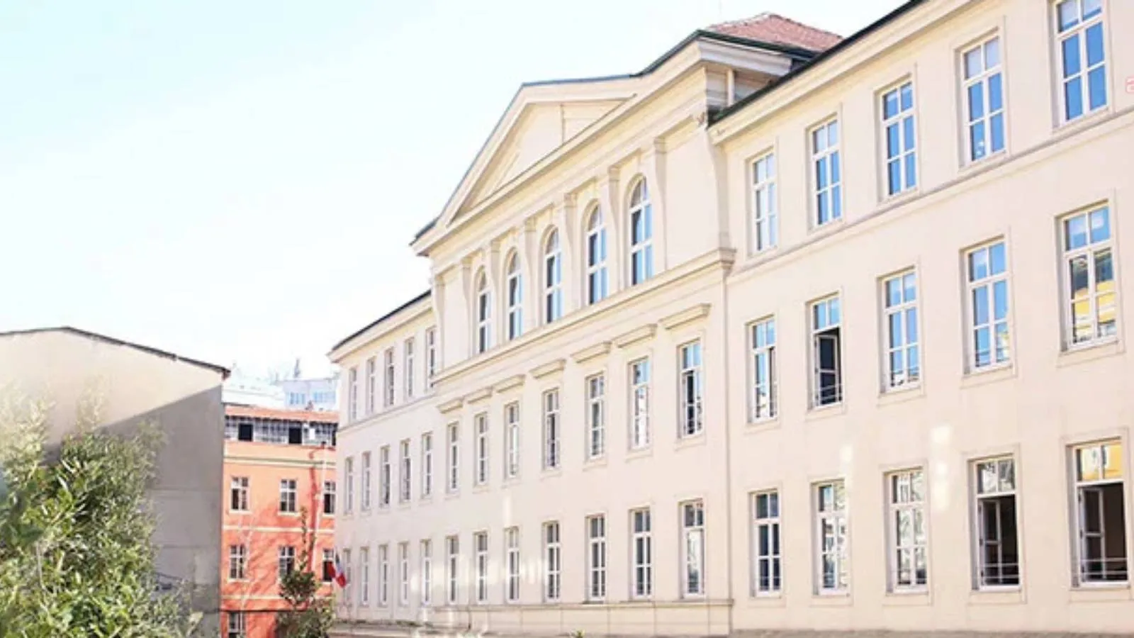 Ankara 4. İdare Mahkemesi, Özel İtalyan Lisesi'ndeki geçici öğretmen atamasının yürütmesini durdurdu