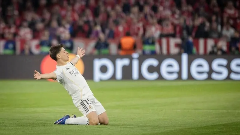 <p>El Nacional'de yer alan habere göre; Premier League ekibi, Real Madrid forması giyen milli futbolcu için yaz transfer döneminde yüksek bir bonservis teklif etmeyi planlıyor.</p>