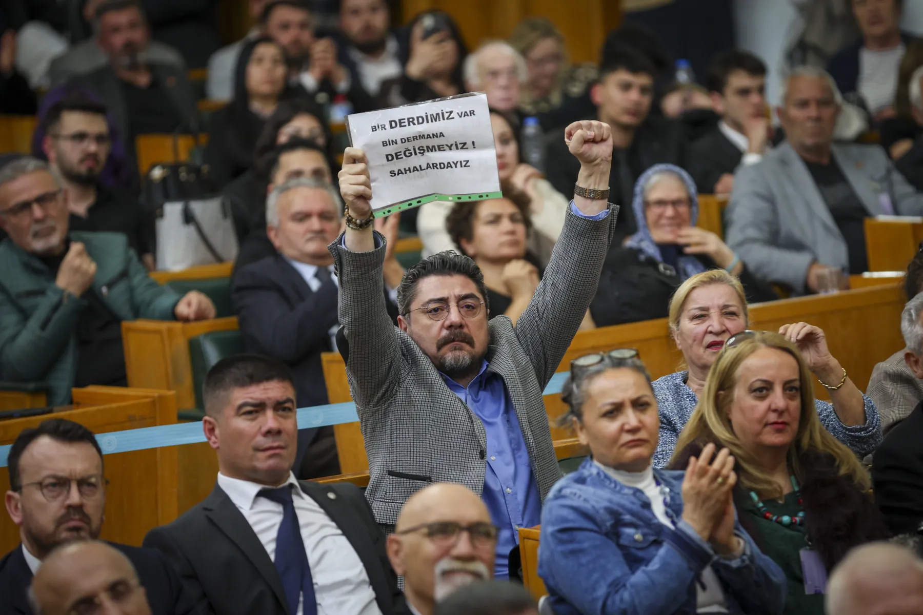Özgür Özel: 'Terörsüz Türkiye' süreci rekabet alanı değil, tarihi sorumluluk alanıdır — image 6