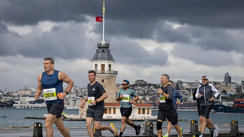 İstanbul yağmurda koştu
