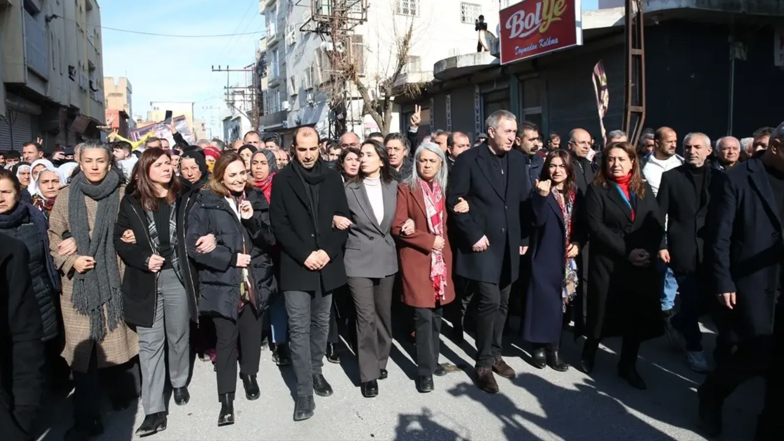 DEM Parti’den eş zamanlı "Barış İçin Adım At" yürüyüşleri