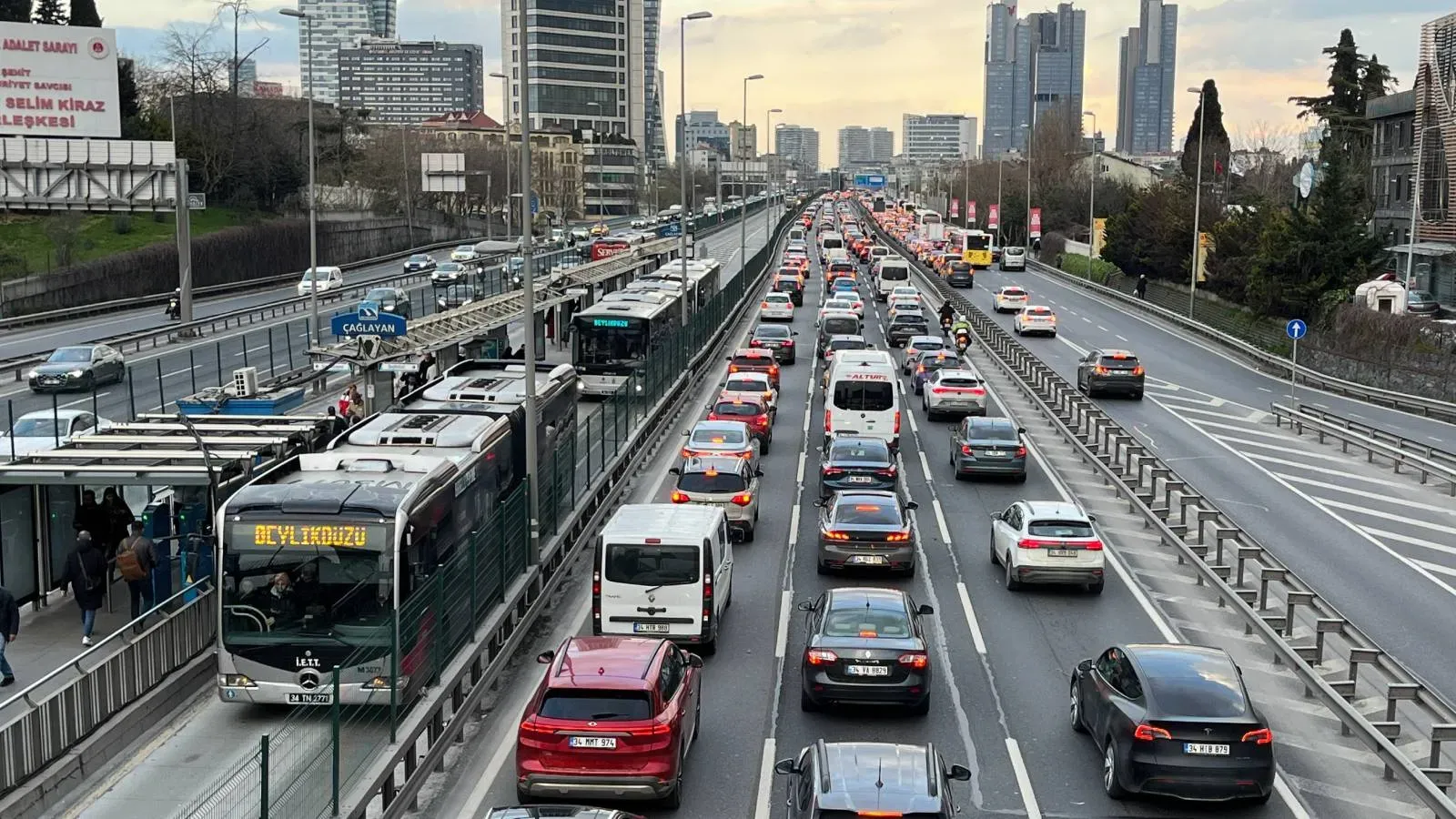 İstanbul'da yarın düzenlenecek koşu nedeniyle bazı yollar trafiğe kapatılacak