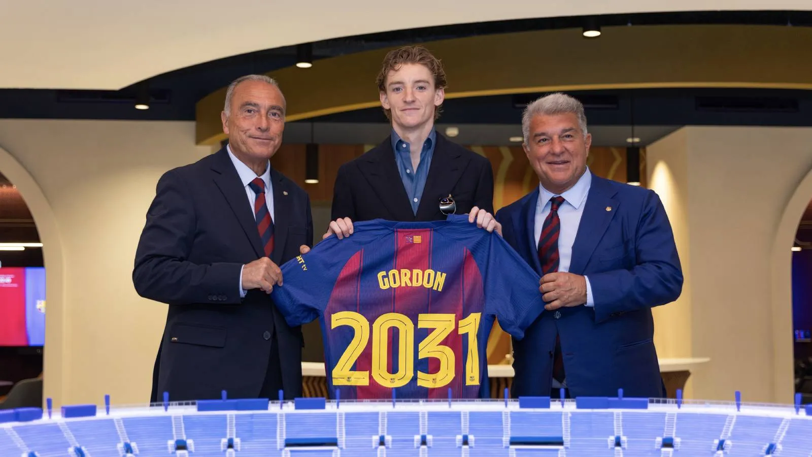 Barcelona, Newcastle United'dan Anthony Gordon'ı renklerine bağladı
