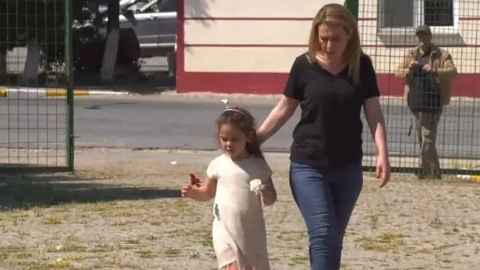 Bir kuşağın kolundaki çiçek aşısı gibi hapisteki annelerini-babalarını bekleyen evlatların yaşadıkları…