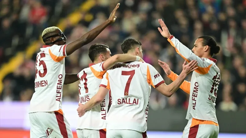 RT @T24spor: Galatasaray 26. şampiyonluk için sahaya çıkıyor