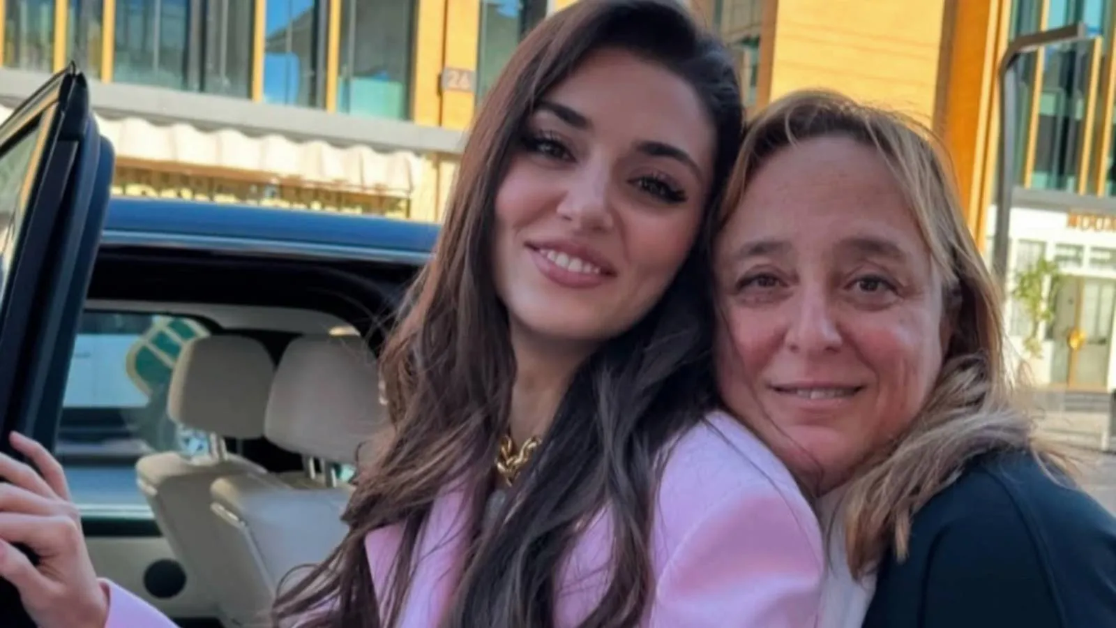 Hande Erçel, Ayşe Barım'ın şirketi ID İletişim'i profilinden kaldırdı