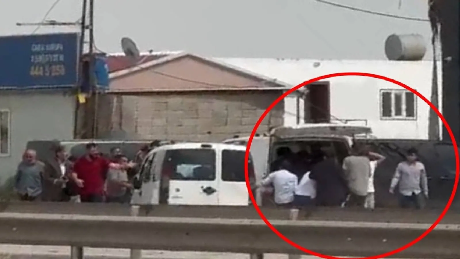 'Yol verme' tartışması can aldı: Taşlı, sopalı, silahlı kavgada 2 kişi öldü, 7 kişi yaralandı