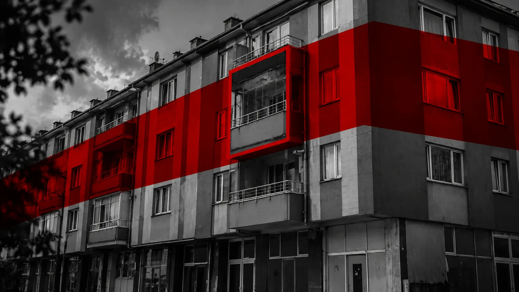 Balkondan atlayıp ağır yaralanmıştı; 