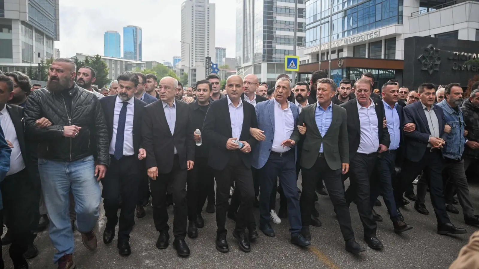 İsmail Saymaz: "Mafyatik tipler" CHP Genel Merkezi'ne gitmeden bir gün önce adam toplamış