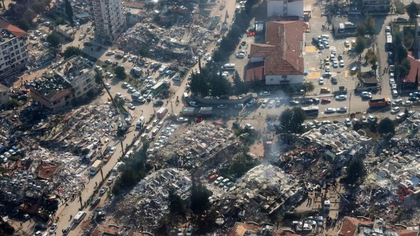 AKP'li Besni Belediyesi, mahkemenin depremzedeye tazminat kararına itiraz etti: Adli yardım talebinde bulundu