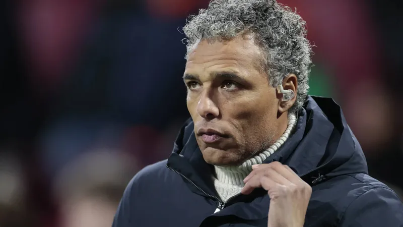 Pierre van Hooijdonk istifa etti; hakkında usulsüz transfer iddiası var