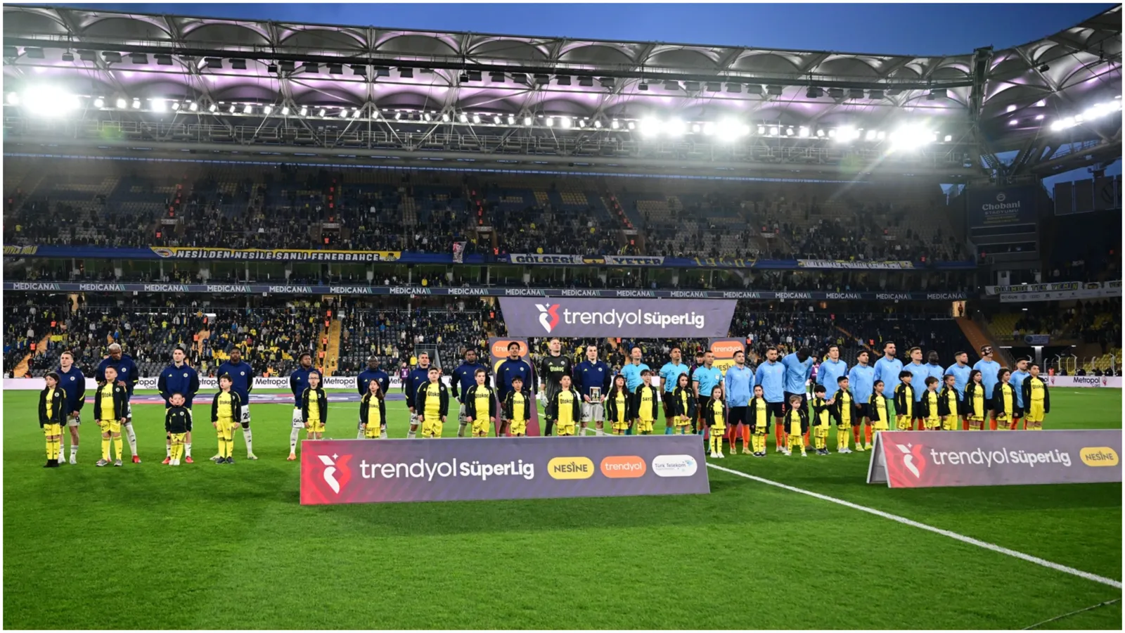 Spor yazarları, Fenerbahçe'nin 3-1'lik Rams Başakşehir galibiyetini değerlendirdi: Olan yine Fenerbahçe'ye oldu!